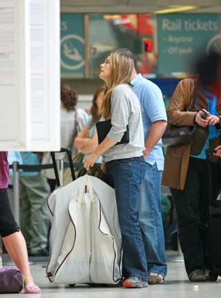 Illustration for article titled Alicia Silverstone Picks Public Transit • Venus Williams Gets Kissed